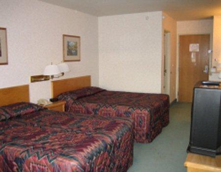 Whitewater Inn Биг Скай Екстериор снимка